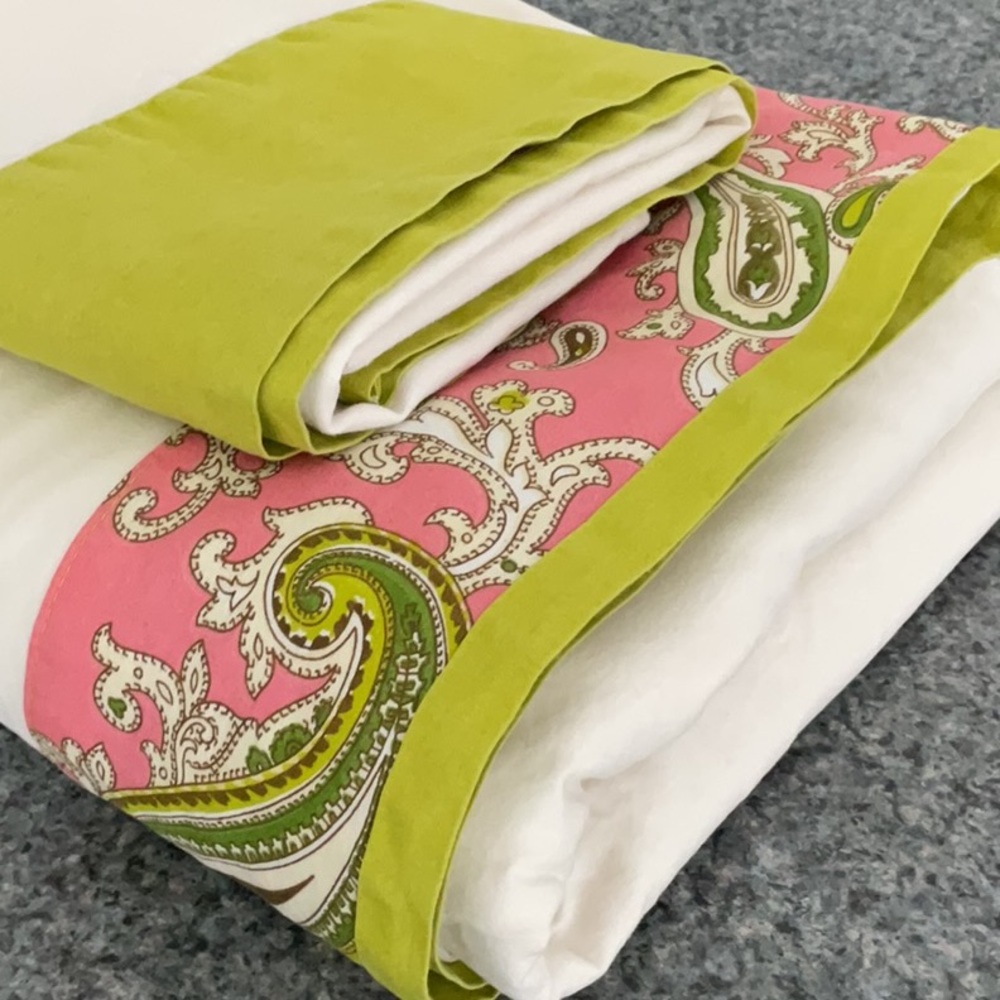 Echo top flat full size sheet and standard pillowcase. Gramercy Paisley
